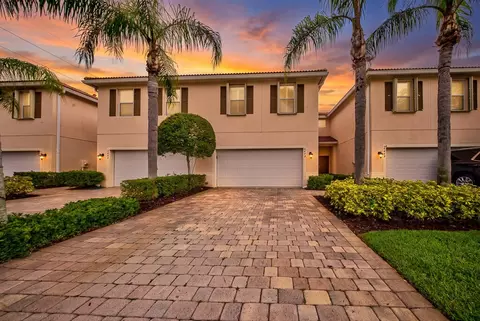 6463 Azura Lake Rd, Lake Worth, FL 33463