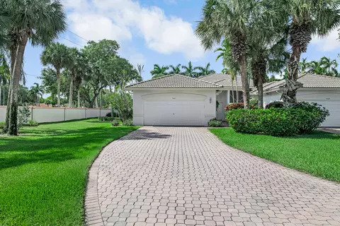 9543 Crescent View Dr N, Boynton Beach, FL 33437