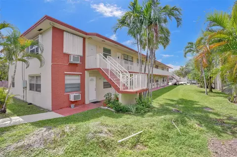 2915 Plunkett St #5D, Hollywood, FL 33020