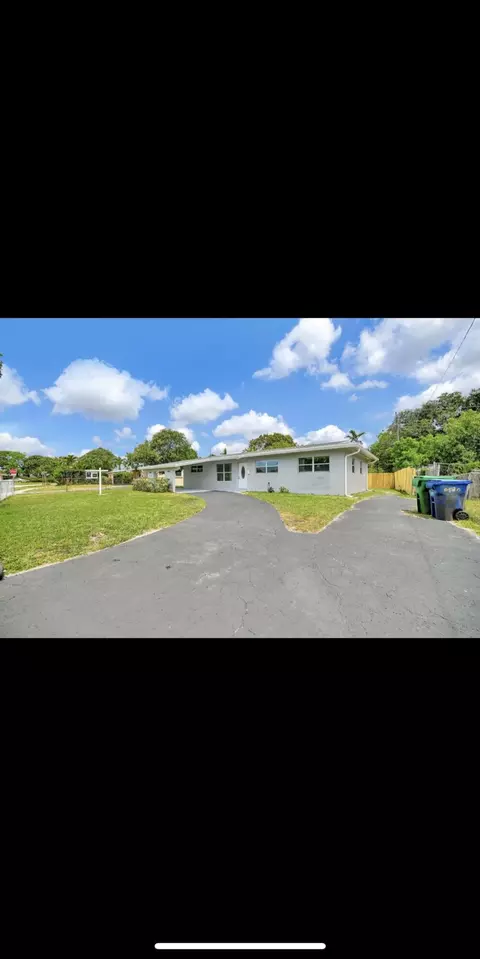 1112 NW 43rd Ter, Lauderhill, FL 33313