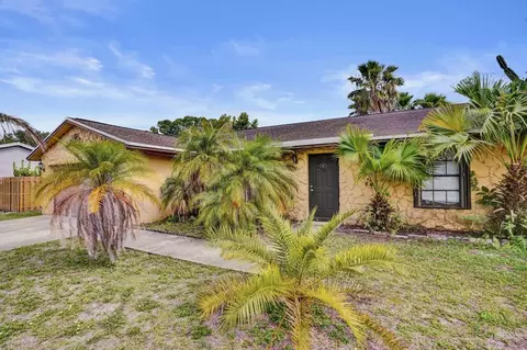 125 Seagull Ct, Royal Palm Beach, FL 33411