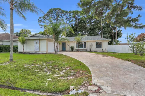 552 SW Eyerly Ave, Port Saint Lucie, FL 34983