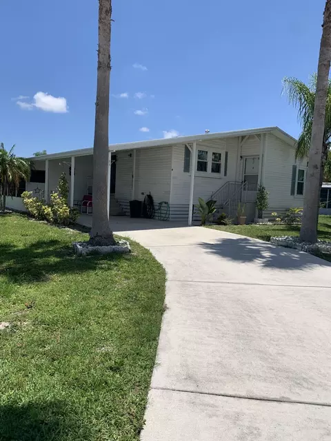 9 Universidad Ln, Port Saint Lucie, FL 34952