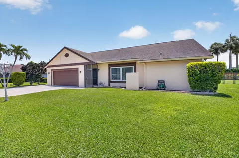 8344 Blue Cypress Dr, Lake Worth, FL 33467