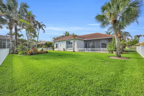 Exterior - 7041 SE Bay Hill Dr, Stuart, FL 34997 photo 8 of 12