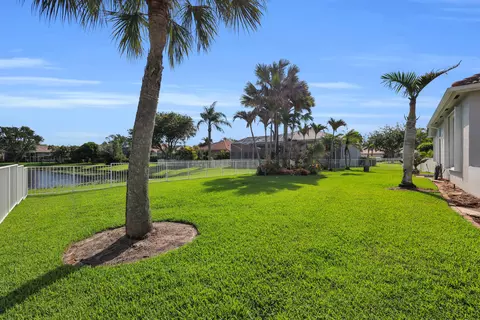 Exterior - 7041 SE Bay Hill Dr, Stuart, FL 34997 photo 7 of 12