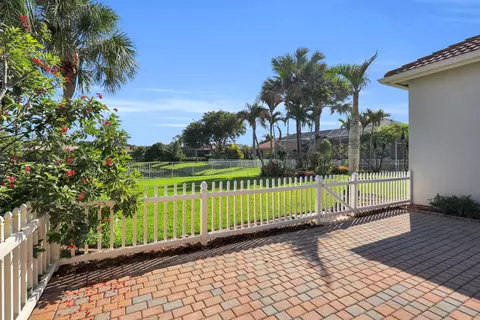 Exterior - 7041 SE Bay Hill Dr, Stuart, FL 34997 photo 5 of 12