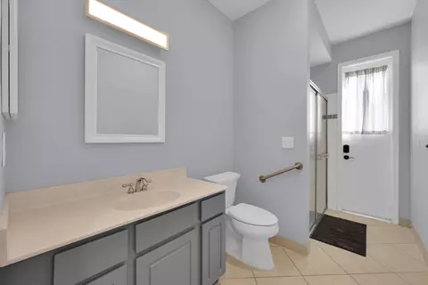 Bath - 7041 SE Bay Hill Dr, Stuart, FL 34997 photo 4 of 4