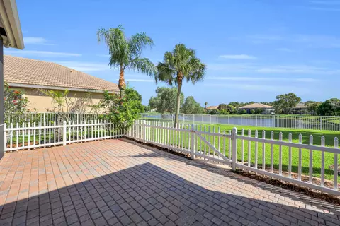 Exterior - 7041 SE Bay Hill Dr, Stuart, FL 34997 photo 6 of 12