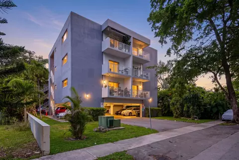 645 NE 121st St, North Miami, FL 33161