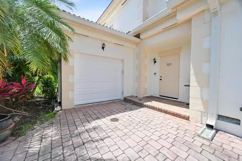 568 7th Sq, Vero Beach, FL 32962
