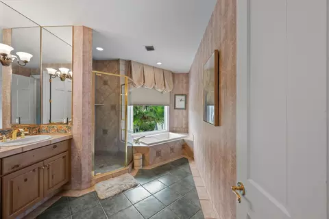 Bath - 3349 Bridgegate Dr, Jupiter, FL 33477 photo 3 of 5