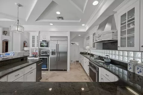 Kitchen - 3349 Bridgegate Dr, Jupiter, FL 33477 photo 3 of 4