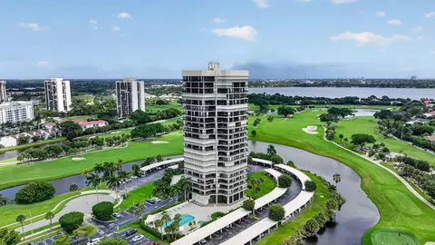 1900 Consulate Pl #1705, West Palm Beach, FL 33401