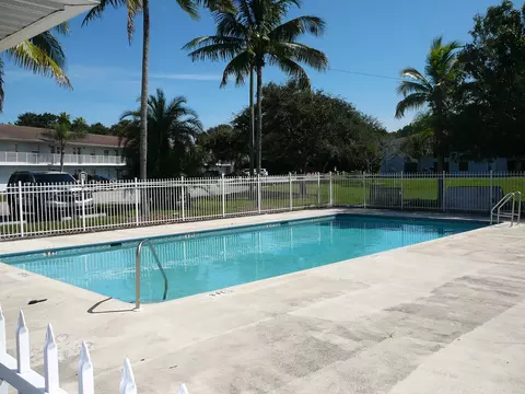 617 Ixoria Ave, Fort Pierce, FL 34982