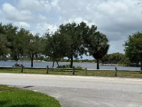 3040 Lake Dr #111, FL 33461