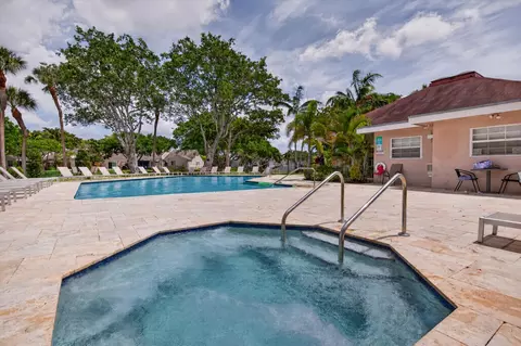 Exterior - 1036 E Lakes Dr, Pompano Beach, FL 33064 photo 11 of 12