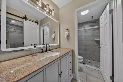Bath - 1036 E Lakes Dr, Pompano Beach, FL 33064 photo 2 of 4