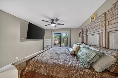 Bedroom - 1036 E Lakes Dr, Pompano Beach, FL 33064 photo 3 of 7