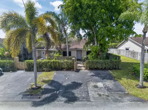 Exterior - 1036 E Lakes Dr, Pompano Beach, FL 33064 photo 9 of 12