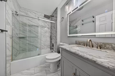 Bath - 1036 E Lakes Dr, Pompano Beach, FL 33064 photo 4 of 4