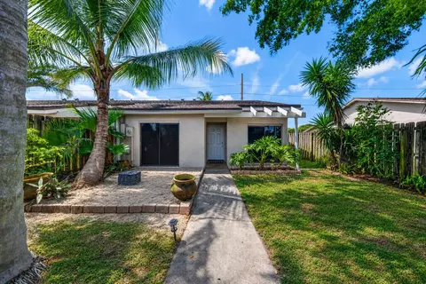 Exterior - 1036 E Lakes Dr, Pompano Beach, FL 33064 photo 2 of 12