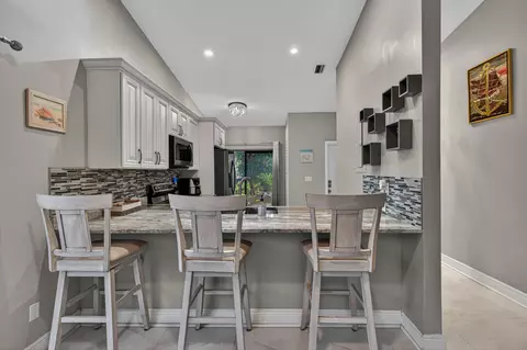 Kitchen - 1036 E Lakes Dr, Pompano Beach, FL 33064 photo 4 of 5