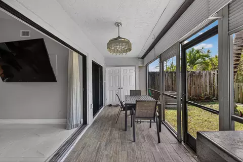 Exterior - 1036 E Lakes Dr, Pompano Beach, FL 33064 photo 4 of 12