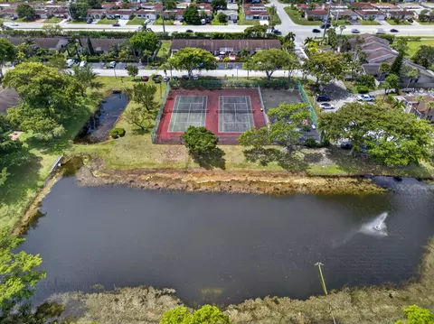 View/Area - 1036 E Lakes Dr, Pompano Beach, FL 33064 photo 2 of 3