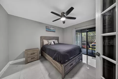 Bedroom - 1036 E Lakes Dr, Pompano Beach, FL 33064 photo 5 of 7