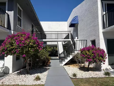 1180 Carlton Ct #207, Fort Pierce, FL 34949