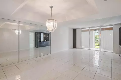 6850 10th Ave N #406, Greenacres, FL 33467