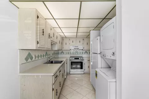 2835 SW 13th St #202, Delray Beach, FL 33445