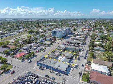 922 S 928 Hwy S, Dixie Highway, FL 33462