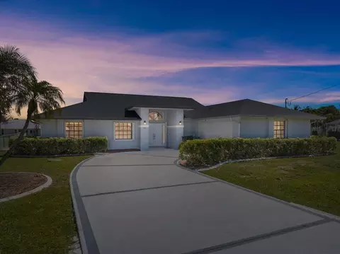 1902 SE Gaskins Cir, Port Saint Lucie, FL 34952