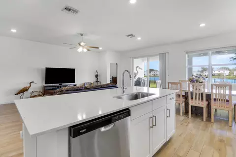 Kitchen - 5783 SE Skyblue Cir, Stuart, FL 34997 photo 4 of 5