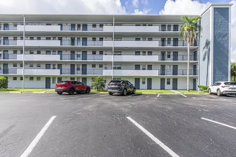 950 Hillcrest Dr #514, Hollywood, FL 33021