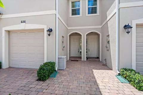 626 SW Glen Crest Way, Stuart, FL 34997