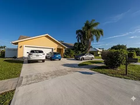 2554 SW 23rd Cranbrook Dr, Boynton Beach, FL 33436