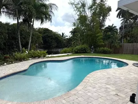 3560 Lloyd Dr, Oakland Park, FL 33309