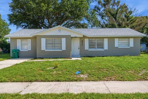 311 Essex Dr, Fort Pierce, FL 34946