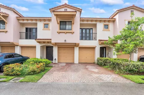 4755 Cypress St #4755, Coconut Creek, FL 33073