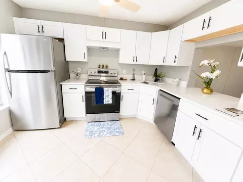 222 Foxtail Dr #E, Greenacres, FL 33415