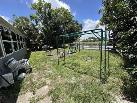 Exterior - 132 Timberline Dr, Jupiter, FL 33458 photo 6 of 10