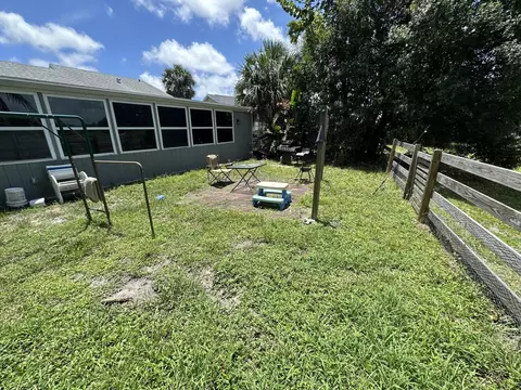 Exterior - 132 Timberline Dr, Jupiter, FL 33458 photo 7 of 10