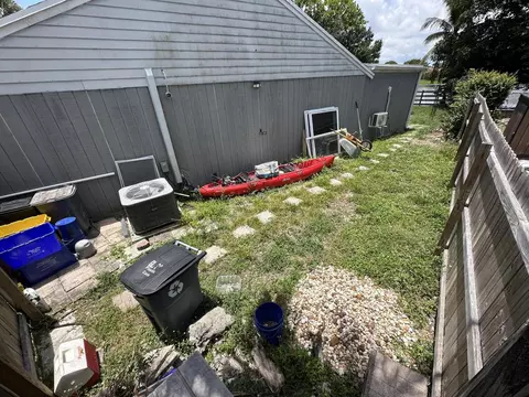 Exterior - 132 Timberline Dr, Jupiter, FL 33458 photo 9 of 10
