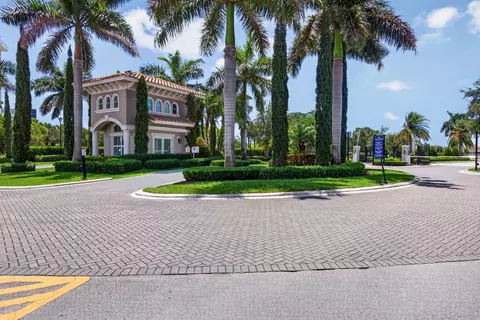 4715 Eucalyptus Dr, Hollywood, FL 33021