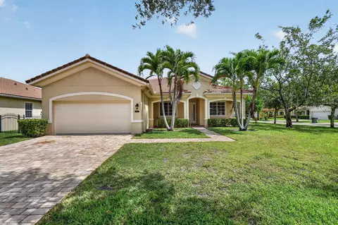 6810 Osage Cir, Greenacres, FL 33413