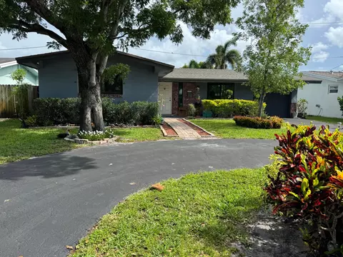 8780 NW 11th St, Pembroke Pines, FL 33024