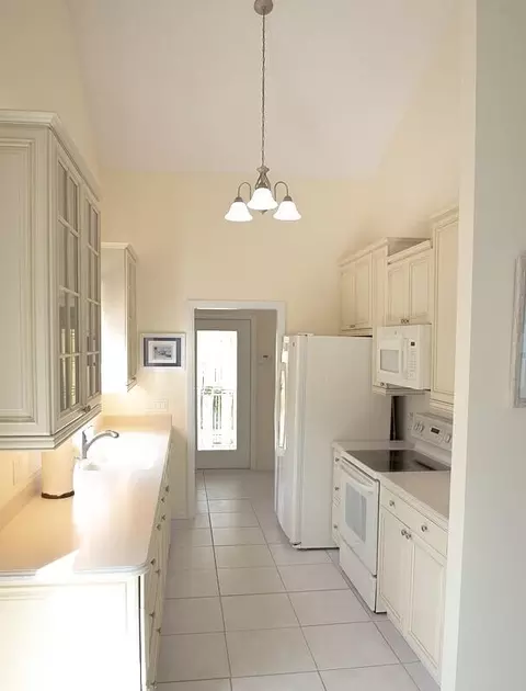 Kitchen - 114 Beach Summit Ct, Jupiter, FL 33477 photo 2 of 2